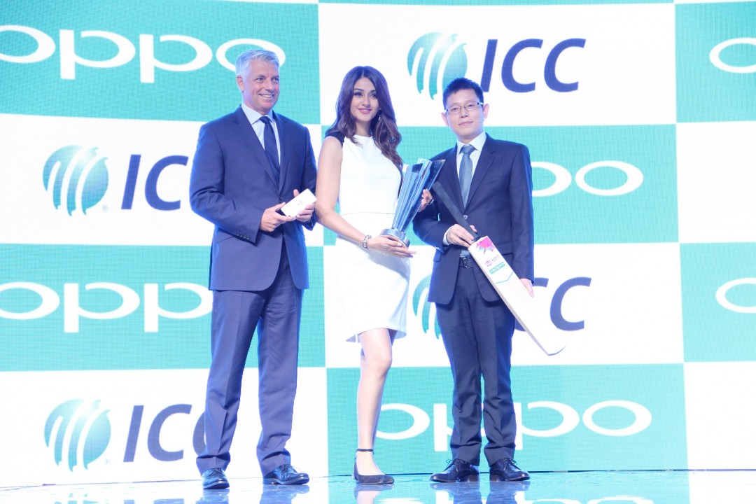 Mr. David Richardson, ICC Chief Executive, Ms Aditi Arya, Miss India 2015 and Sky Li, OPPO Global VP